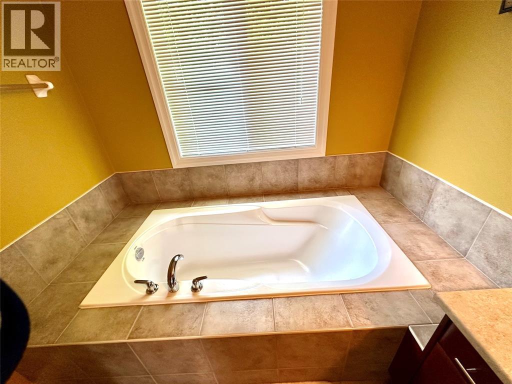 197 Augusta Blvd Boulevard, Sarnia, ON - Indoor Photo Showing Bathroom