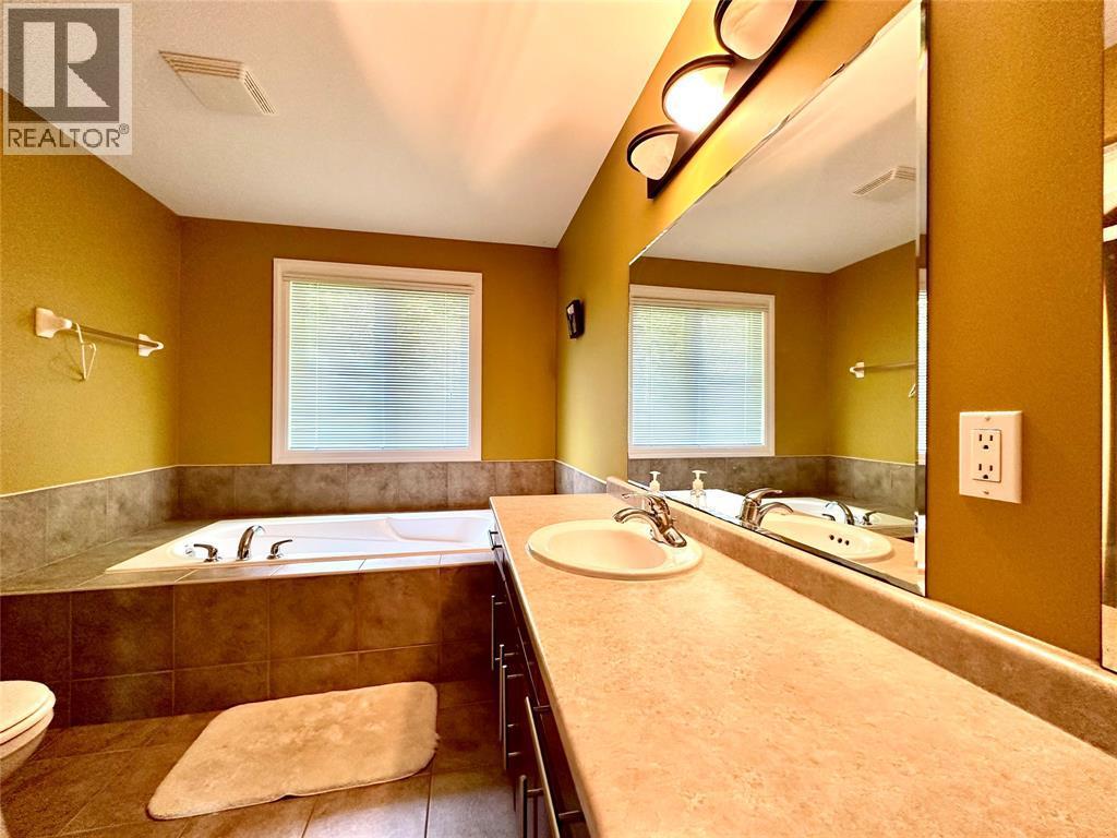 197 Augusta Blvd Boulevard, Sarnia, ON - Indoor Photo Showing Bathroom