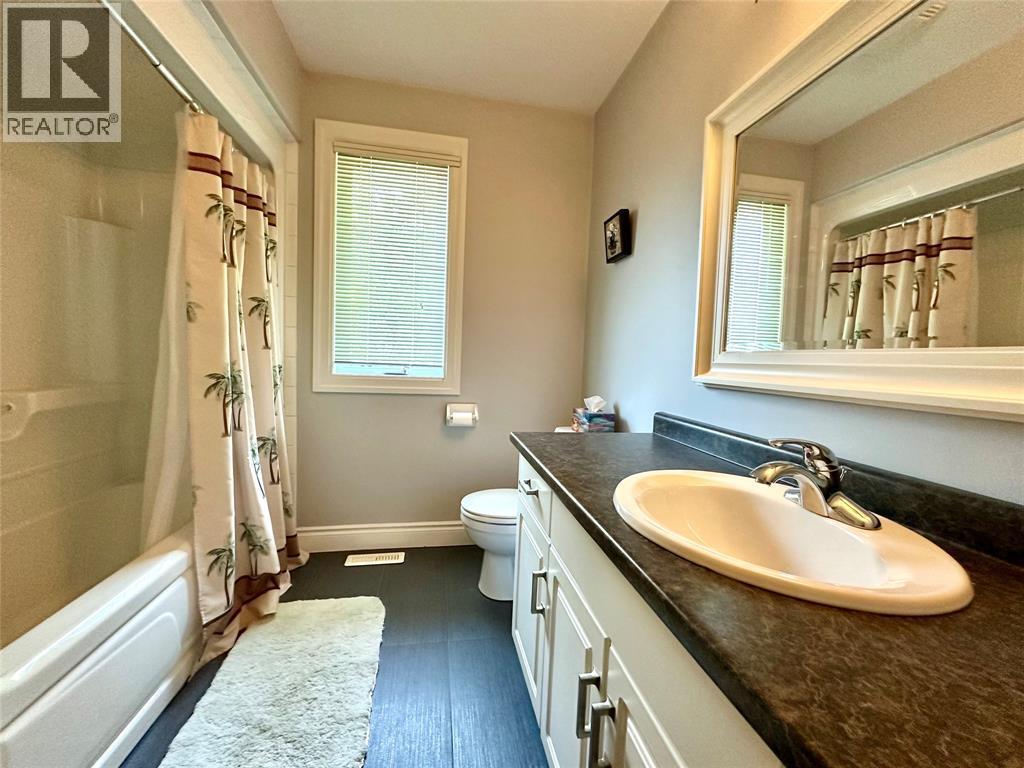 197 Augusta Blvd Boulevard, Sarnia, ON - Indoor Photo Showing Bathroom