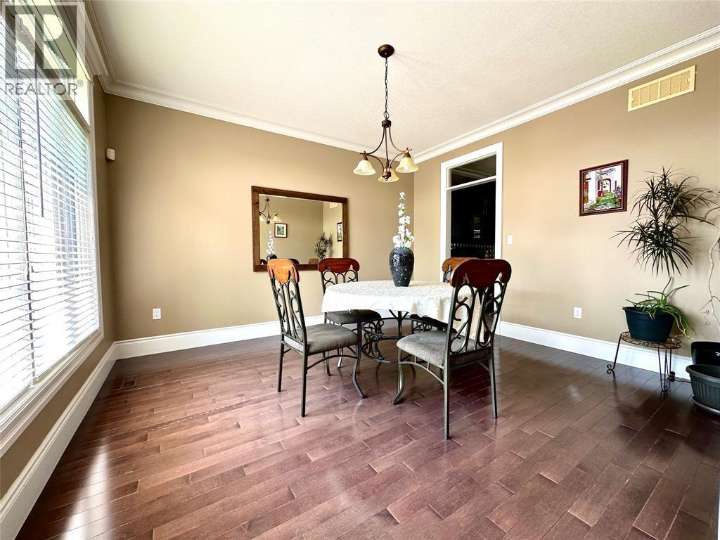 197 Augusta Blvd Boulevard, Sarnia, ON - Indoor Photo Showing Dining Room