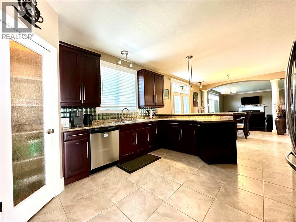 197 Augusta Blvd Boulevard, Sarnia, ON - Indoor Photo Showing Kitchen