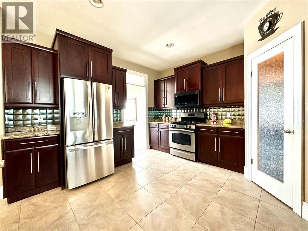197 Augusta Blvd Boulevard, Sarnia, ON - Indoor Photo Showing Kitchen