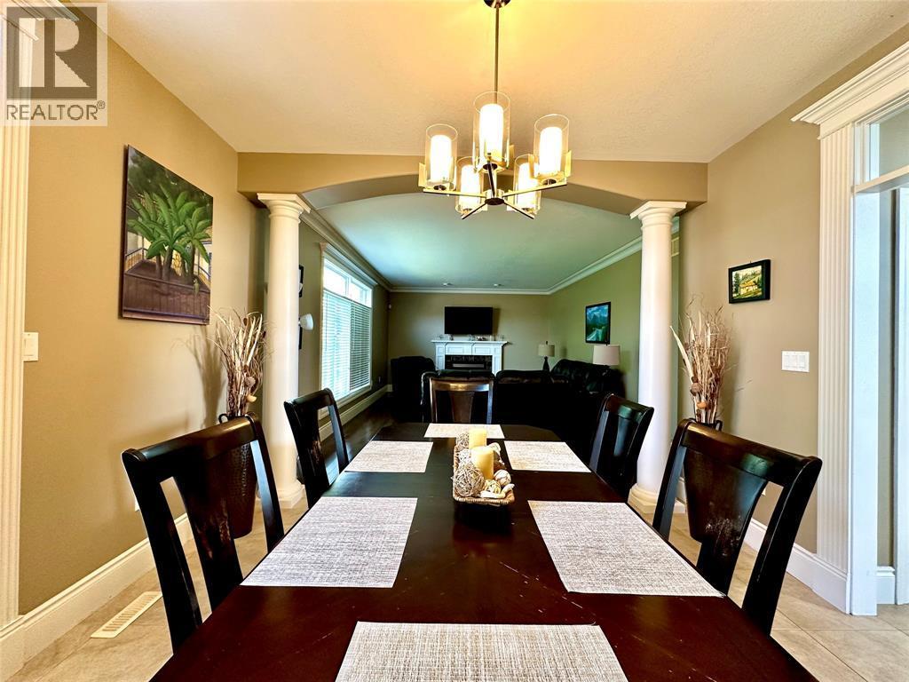 197 Augusta Blvd Boulevard, Sarnia, ON - Indoor Photo Showing Dining Room