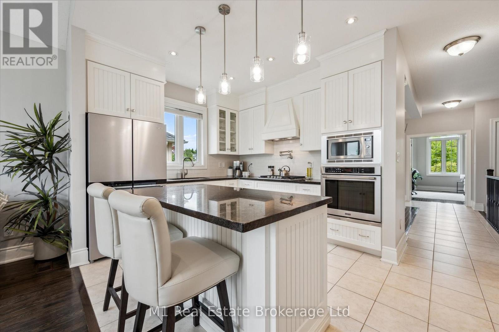 94 Aberfoyle Mill Crescent, Puslinch (Aberfoyle), ON - Indoor Photo Showing Kitchen With Upgraded Kitchen