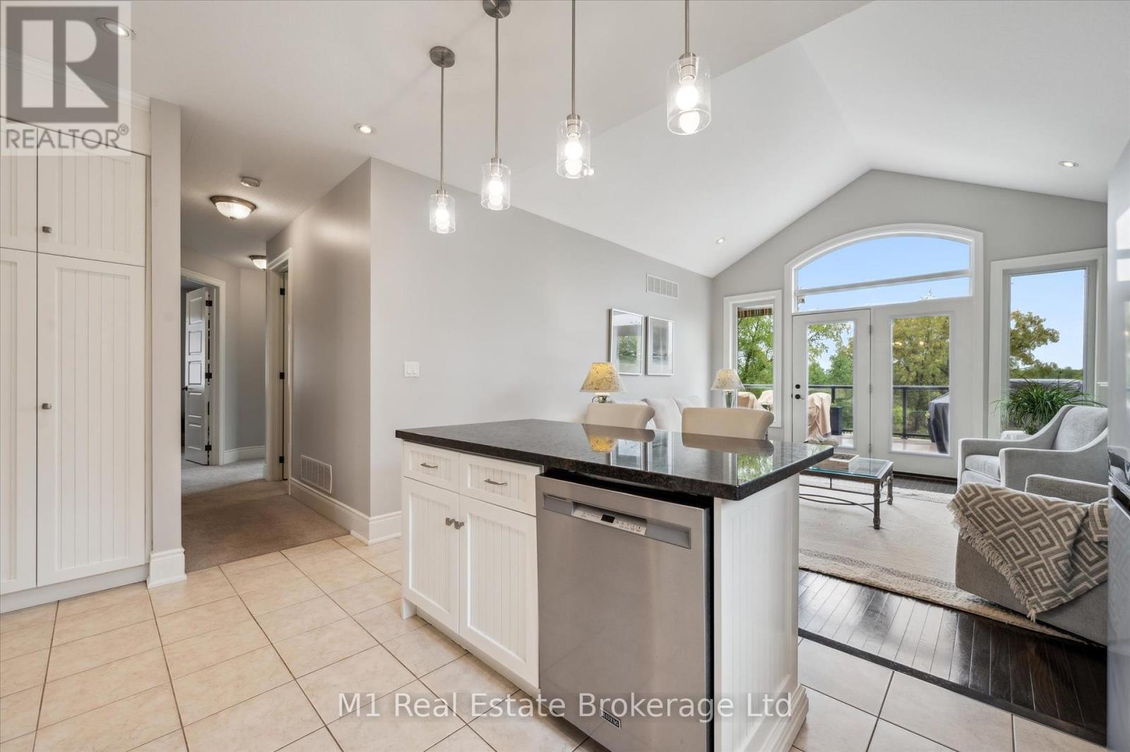 94 Aberfoyle Mill Crescent, Puslinch (Aberfoyle), ON - Indoor Photo Showing Kitchen