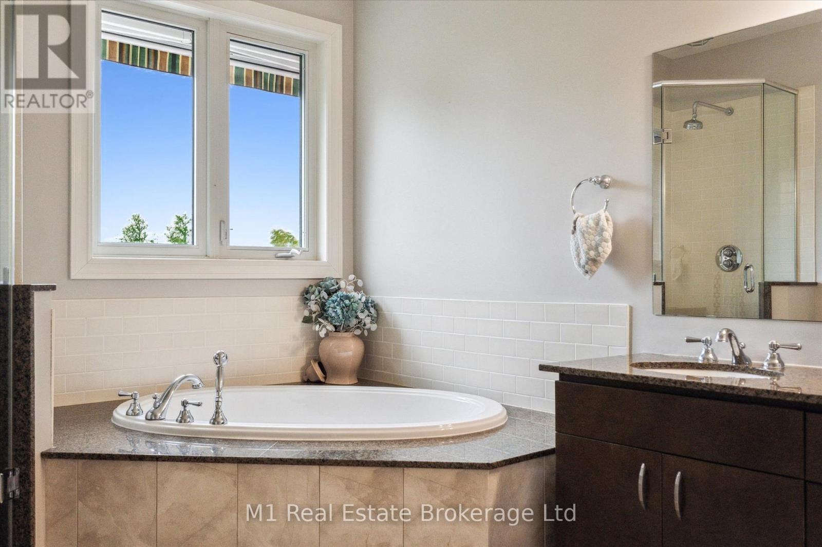 94 Aberfoyle Mill Crescent, Puslinch (Aberfoyle), ON - Indoor Photo Showing Bathroom