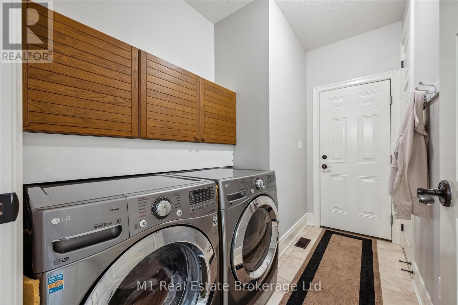94 Aberfoyle Mill Crescent, Puslinch (Aberfoyle), ON - Indoor Photo Showing Laundry Room