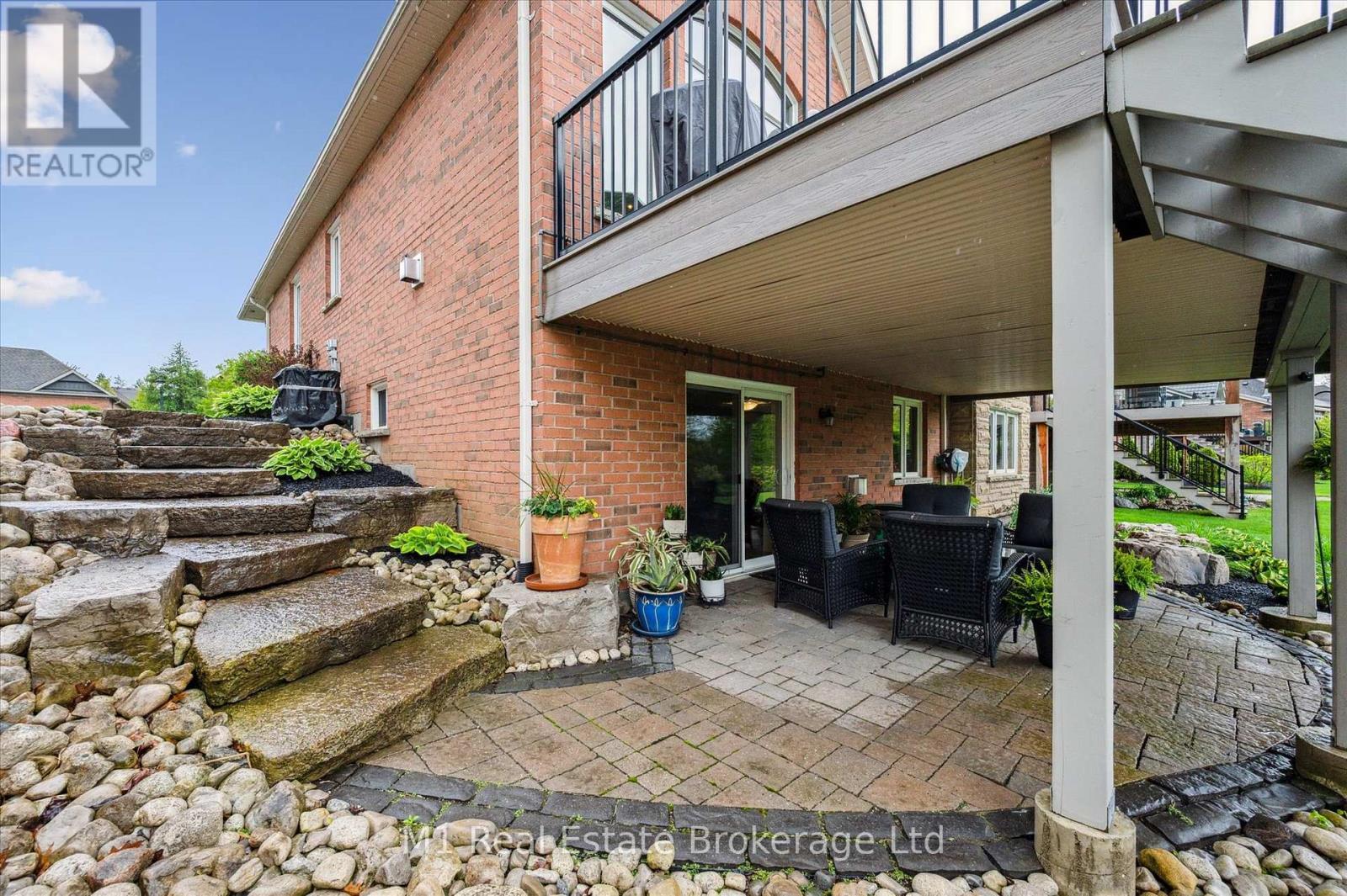 94 Aberfoyle Mill Crescent, Puslinch (Aberfoyle), ON - Outdoor With Deck Patio Veranda With Exterior