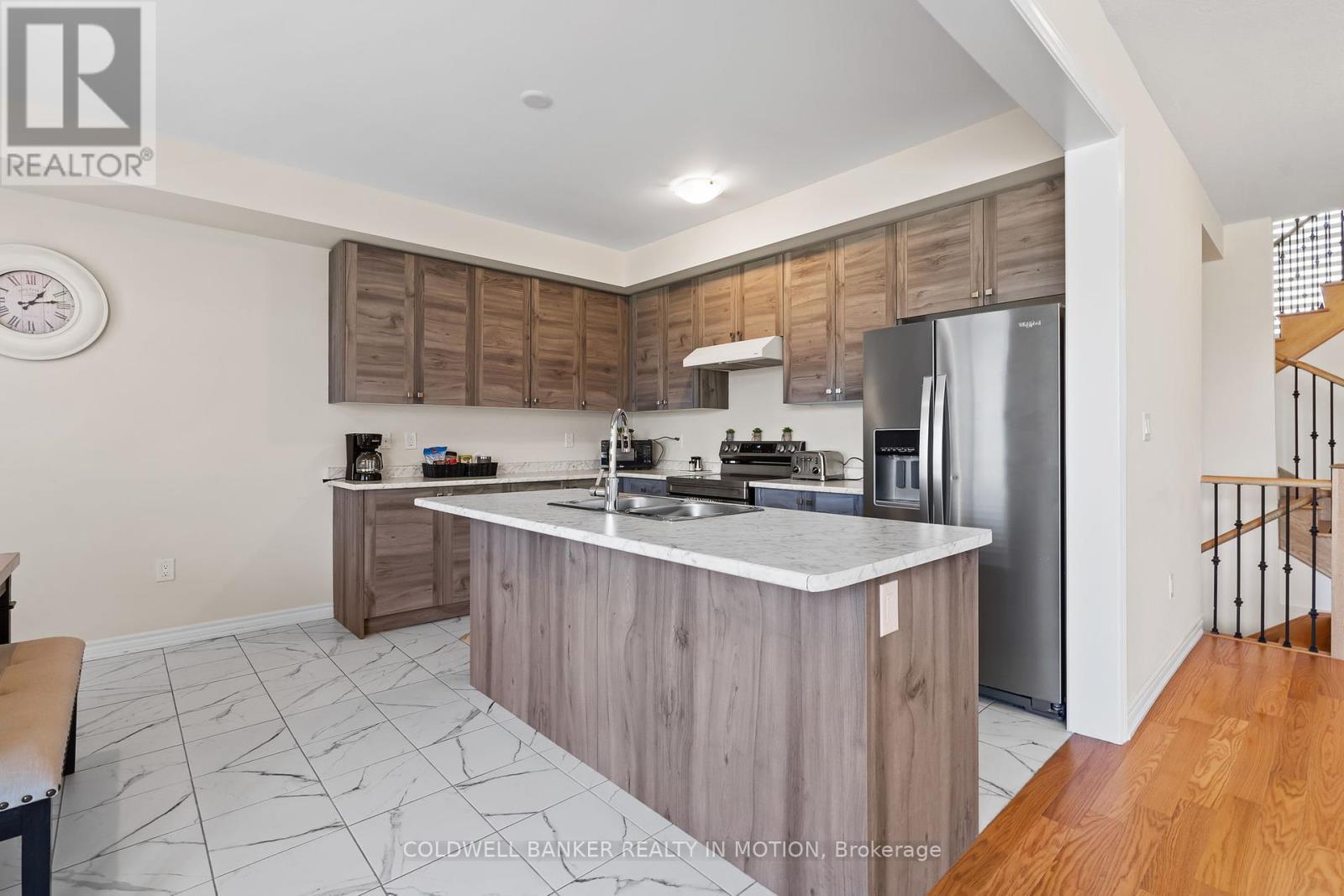 6 Discovery Drive, Thorold, ON - Indoor Photo Showing Kitchen With Stainless Steel Kitchen