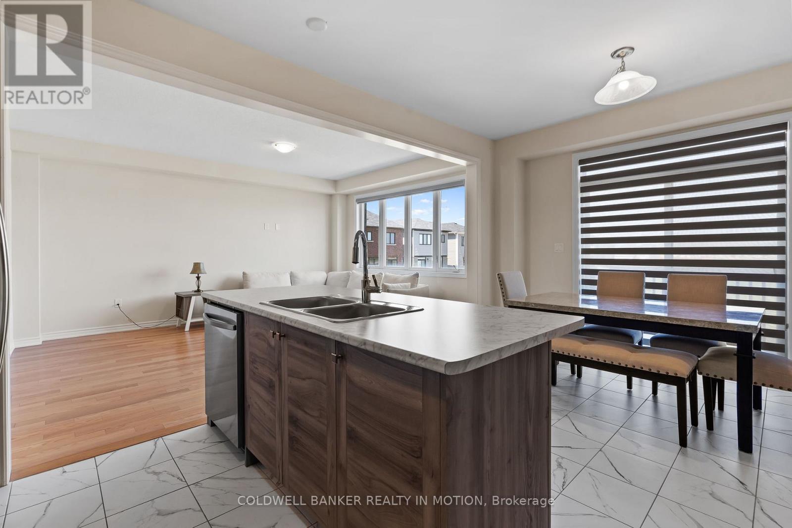 6 Discovery Drive, Thorold, ON - Indoor Photo Showing Kitchen With Double Sink
