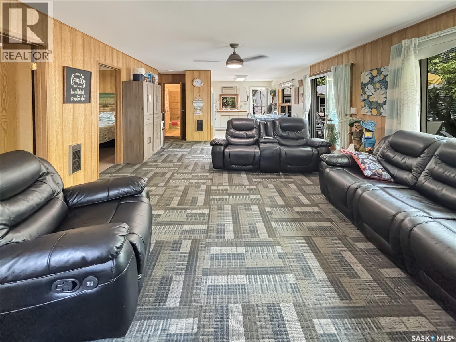 9261 Clement Crescent, Cochin, SK - Indoor Photo Showing Living Room