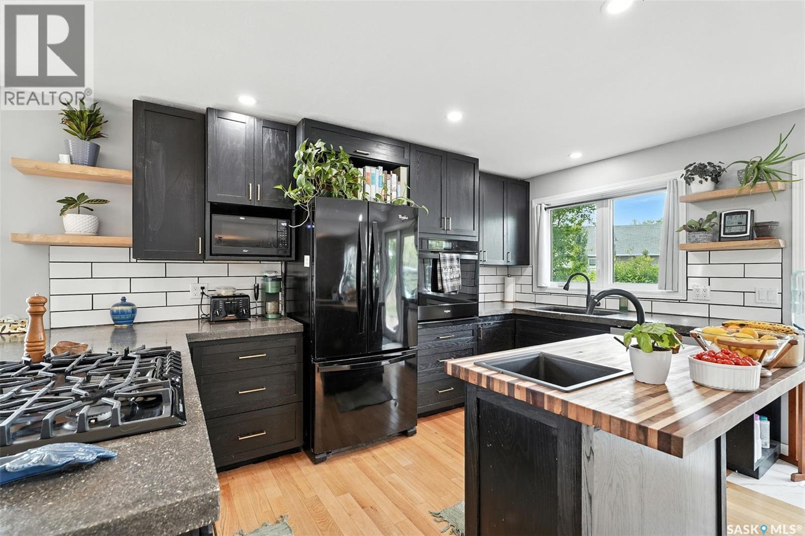 219 Westview Place, Allan, SK - Indoor Photo Showing Kitchen With Upgraded Kitchen