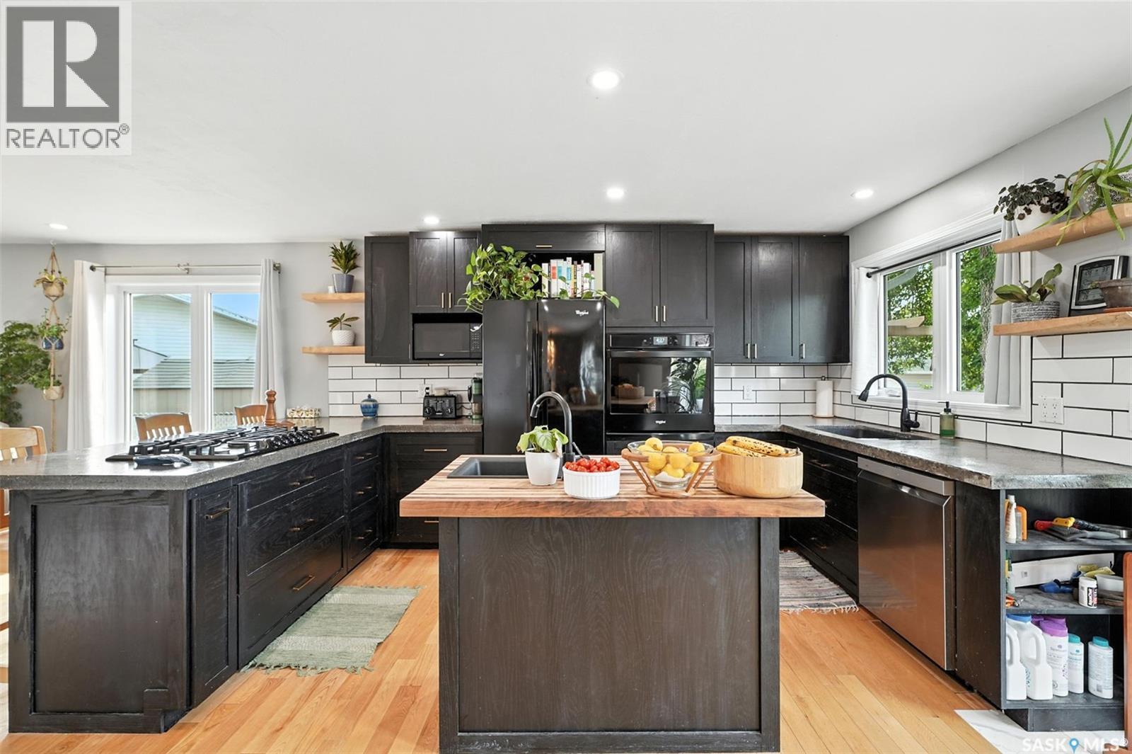 219 Westview Place, Allan, SK - Indoor Photo Showing Kitchen With Upgraded Kitchen