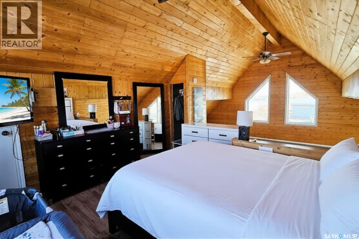9 Bouchard Lane, Invergordon Rm No. 430, SK - Indoor Photo Showing Bedroom