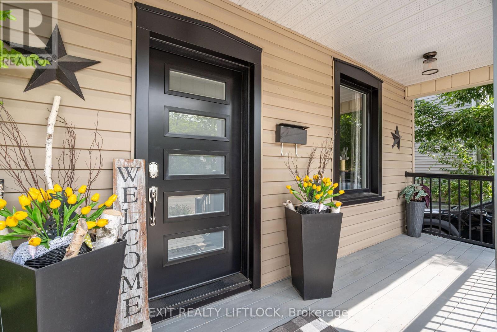 468 Cambridge Street, Peterborough (Town Ward 3), ON - Outdoor With Deck Patio Veranda With Exterior