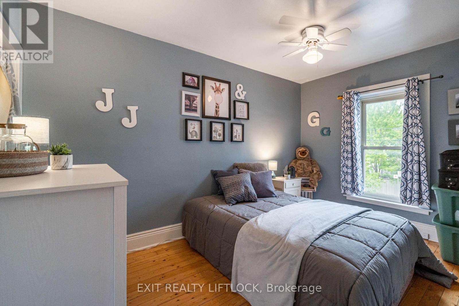 468 Cambridge Street, Peterborough (Town Ward 3), ON - Indoor Photo Showing Bedroom