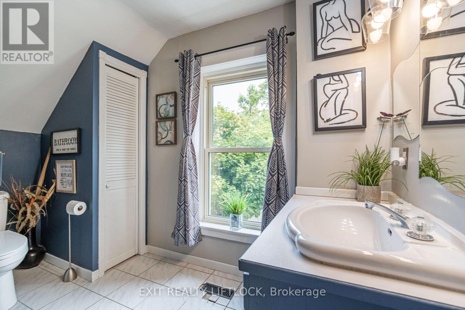 468 Cambridge Street, Peterborough (Town Ward 3), ON - Indoor Photo Showing Bathroom