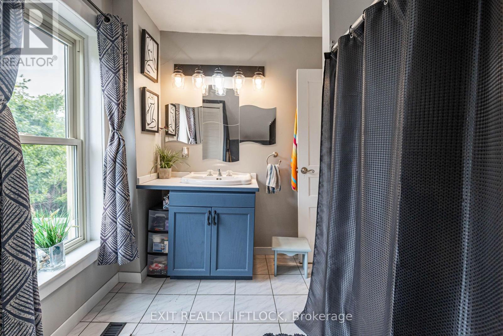 468 Cambridge Street, Peterborough (Town Ward 3), ON - Indoor Photo Showing Bathroom