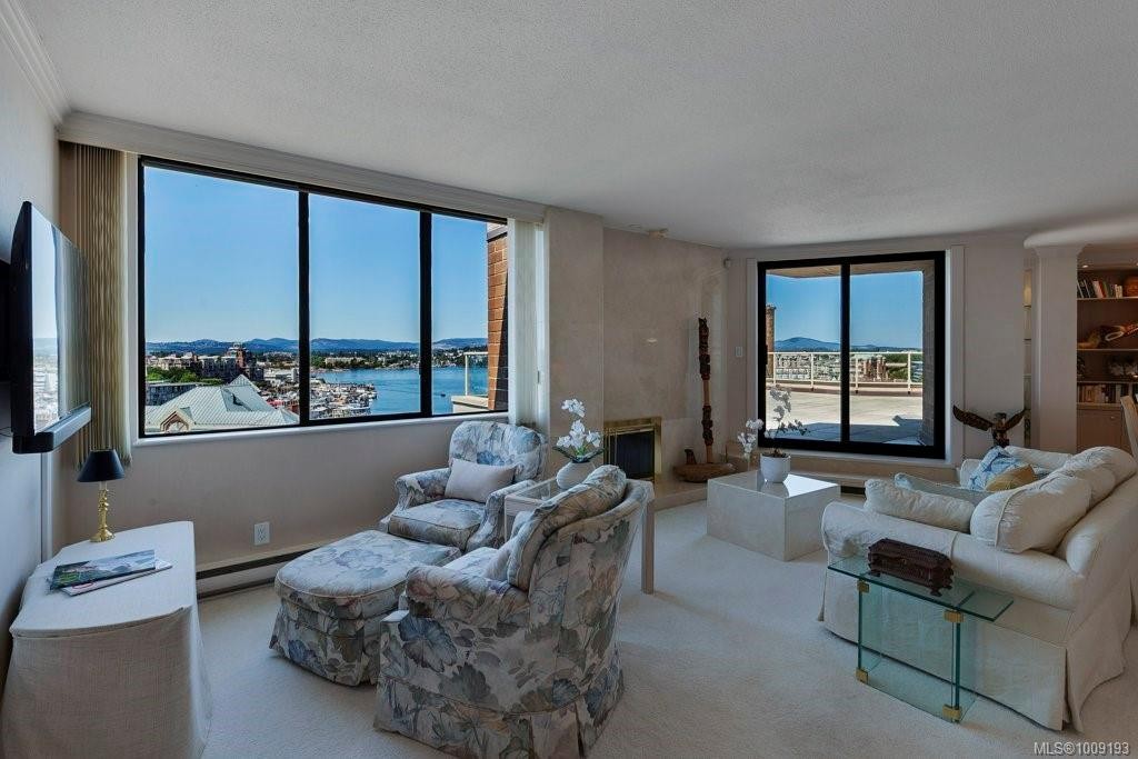 1102-225 Belleville St, Victoria, BC - Indoor Photo Showing Living Room