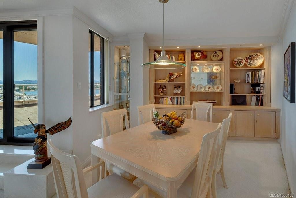 1102-225 Belleville St, Victoria, BC - Indoor Photo Showing Dining Room