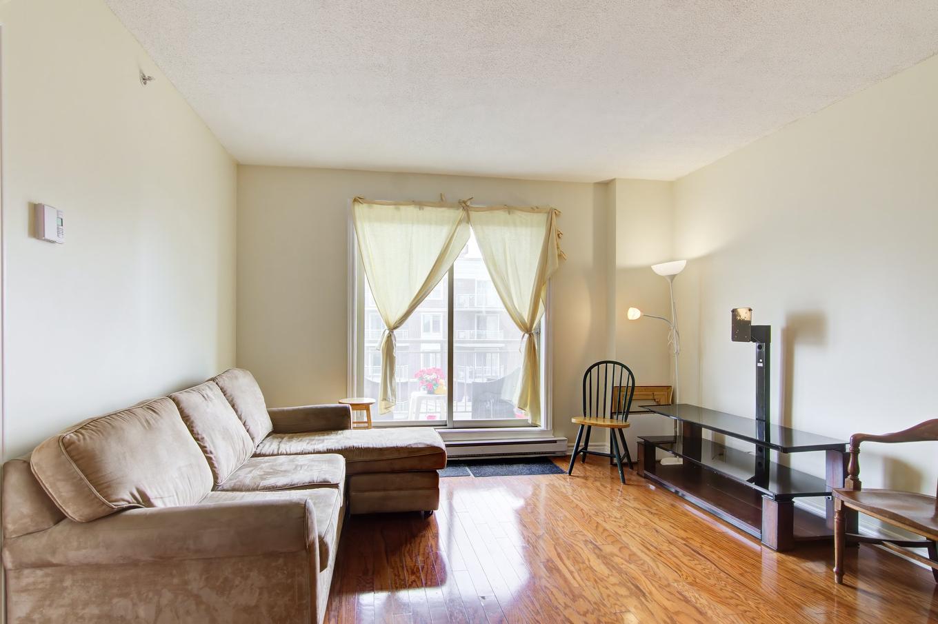 Living room - 505-1350 Rue Palerme, Brossard, QC - Indoor Photo Showing Living Room