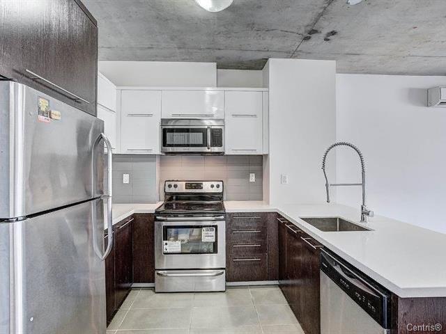 Kitchen - 507-1199 Rue Bishop, Montréal (Ville-Marie), QC - Indoor Photo Showing Kitchen With Upgraded Kitchen
