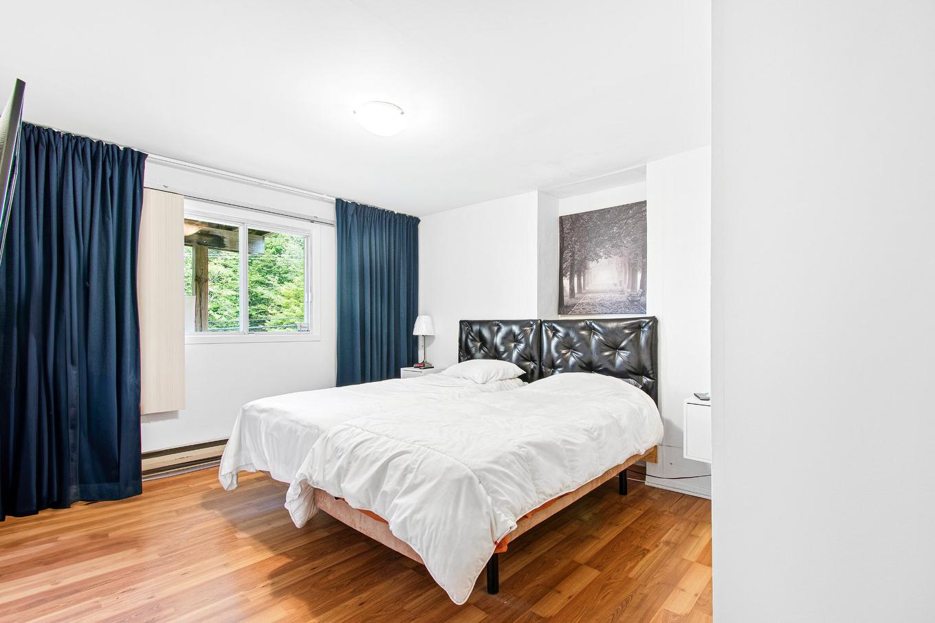 Primary bedroom - 3785 Rue Rolland, Sainte-Adèle, QC - Indoor Photo Showing Bedroom