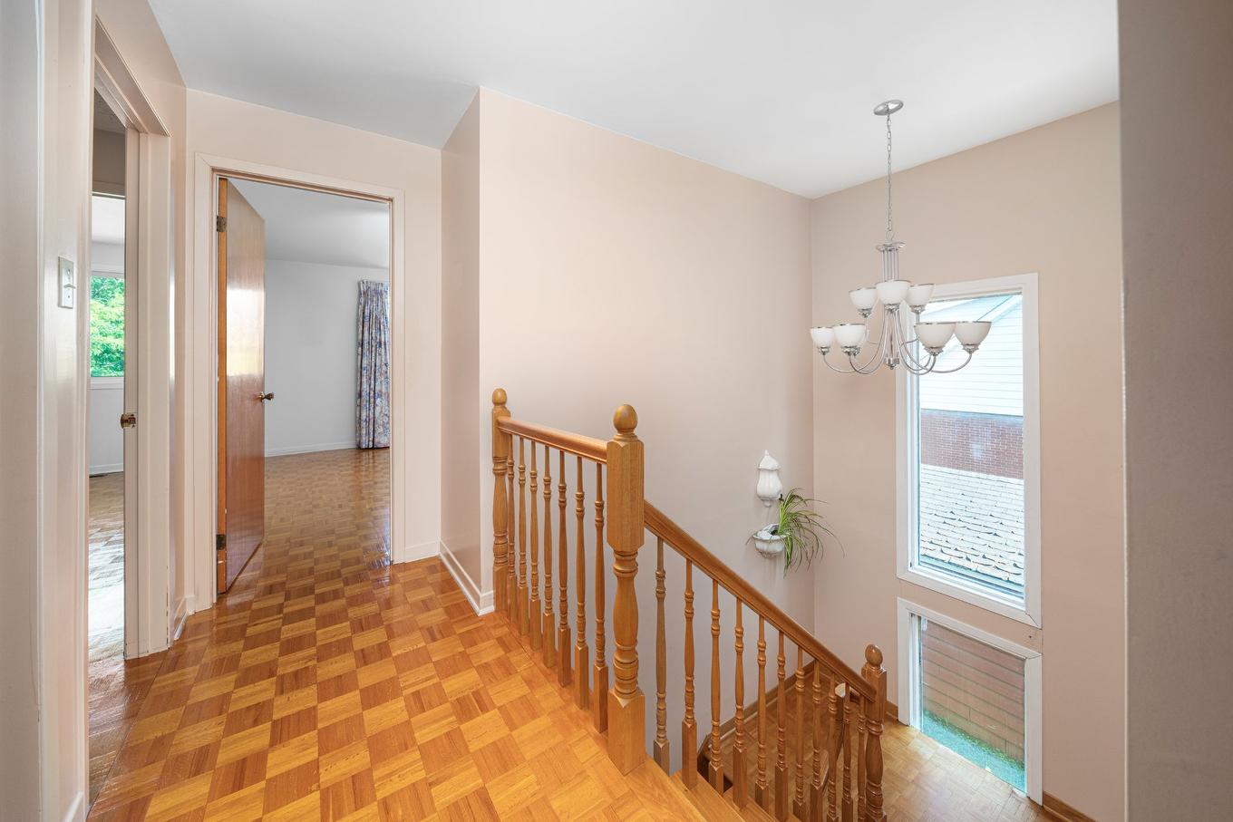 Hall d'entrée/Vestibule - 67 Av. Broadview, Pointe-Claire, QC - Indoor Photo Showing Other Room