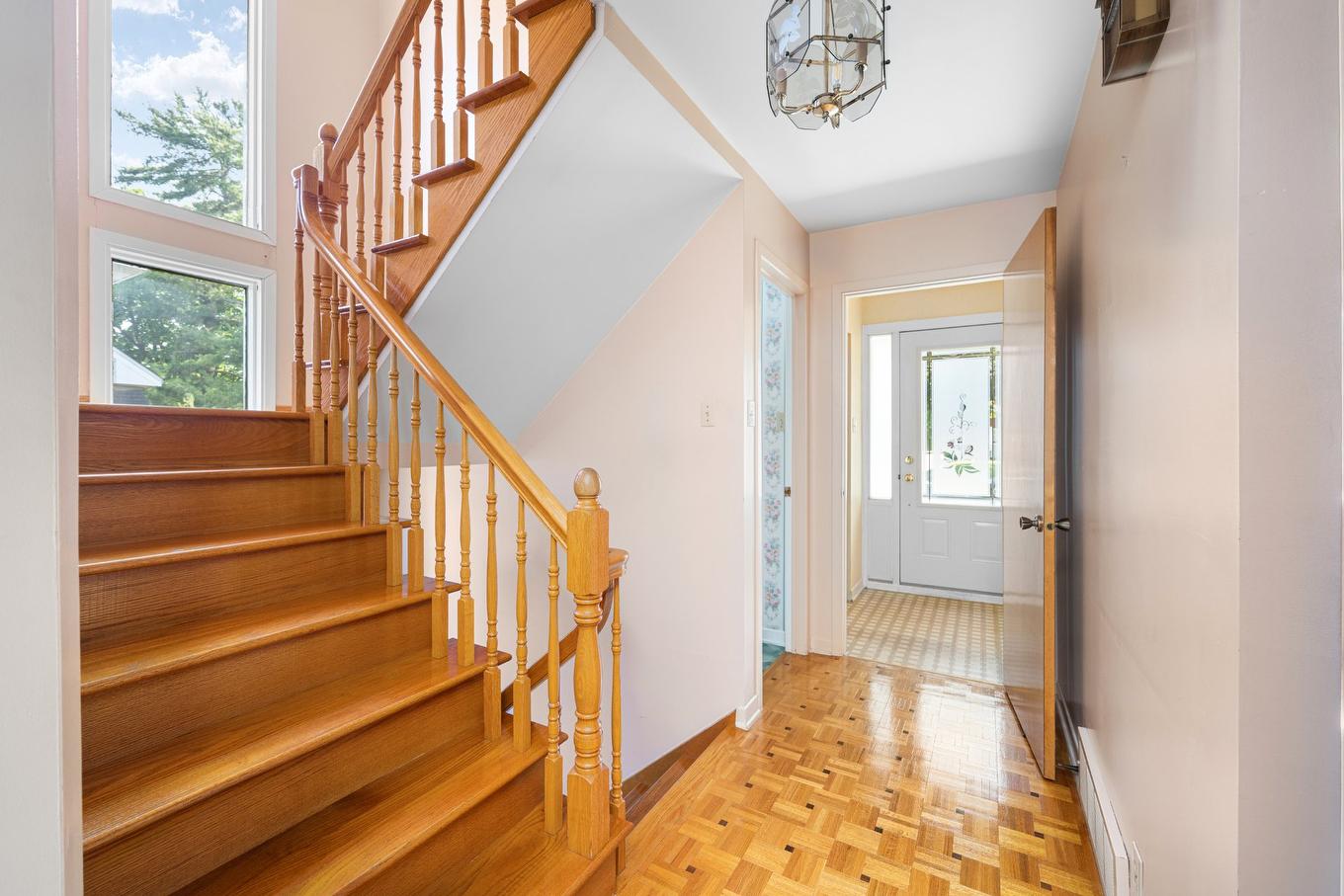 Hall d'entrée/Vestibule - 67 Av. Broadview, Pointe-Claire, QC - Indoor Photo Showing Other Room