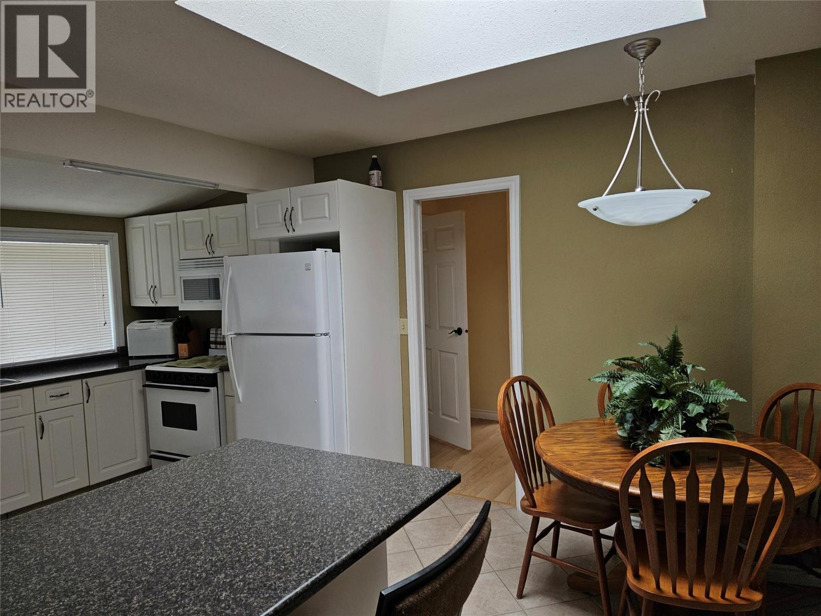 145 Mostyn Road, Arrow Park, BC - Indoor