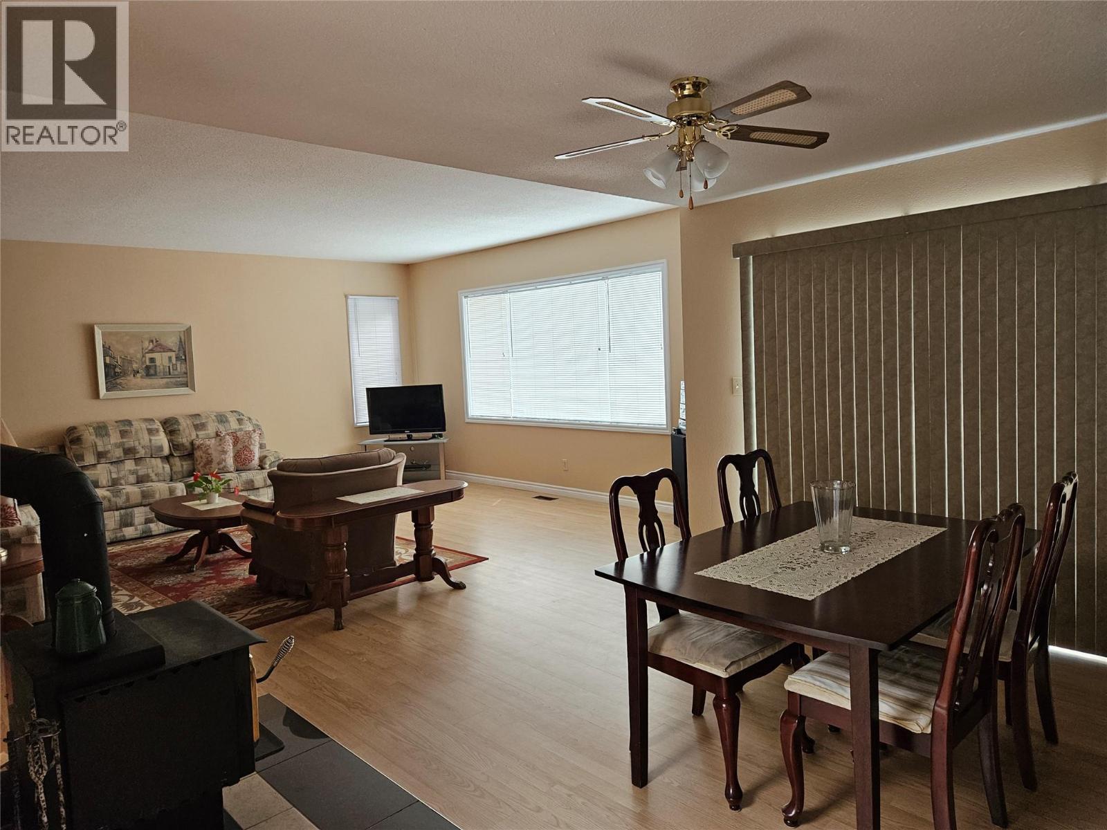 145 Mostyn Road, Arrow Park, BC - Indoor Photo Showing Dining Room