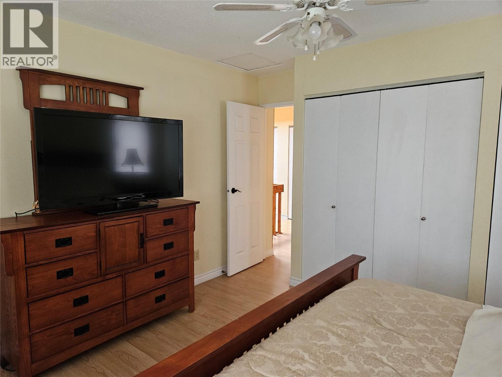145 Mostyn Road, Arrow Park, BC - Indoor Photo Showing Bedroom