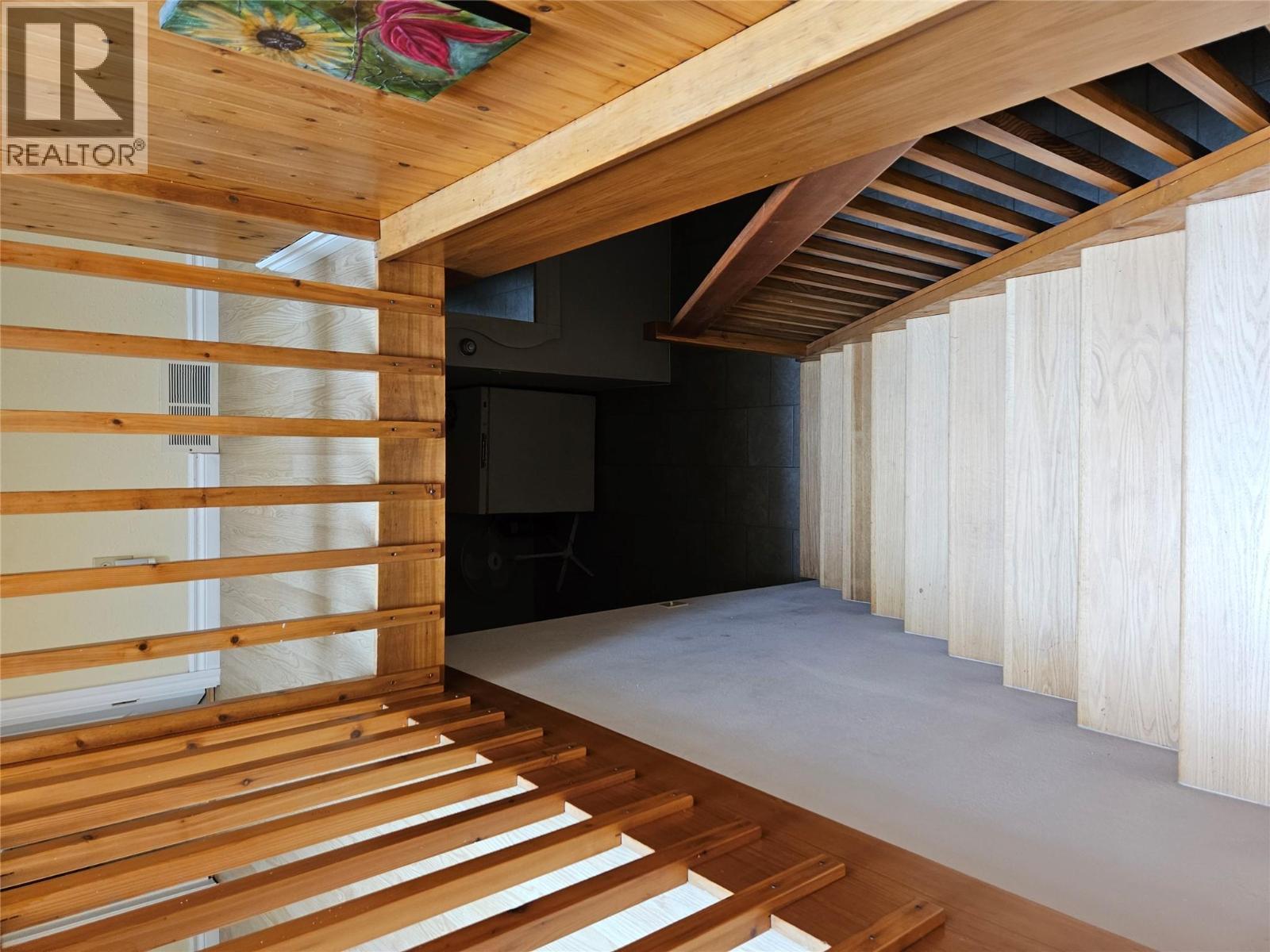 145 Mostyn Road, Arrow Park, BC - Indoor Photo Showing Other Room