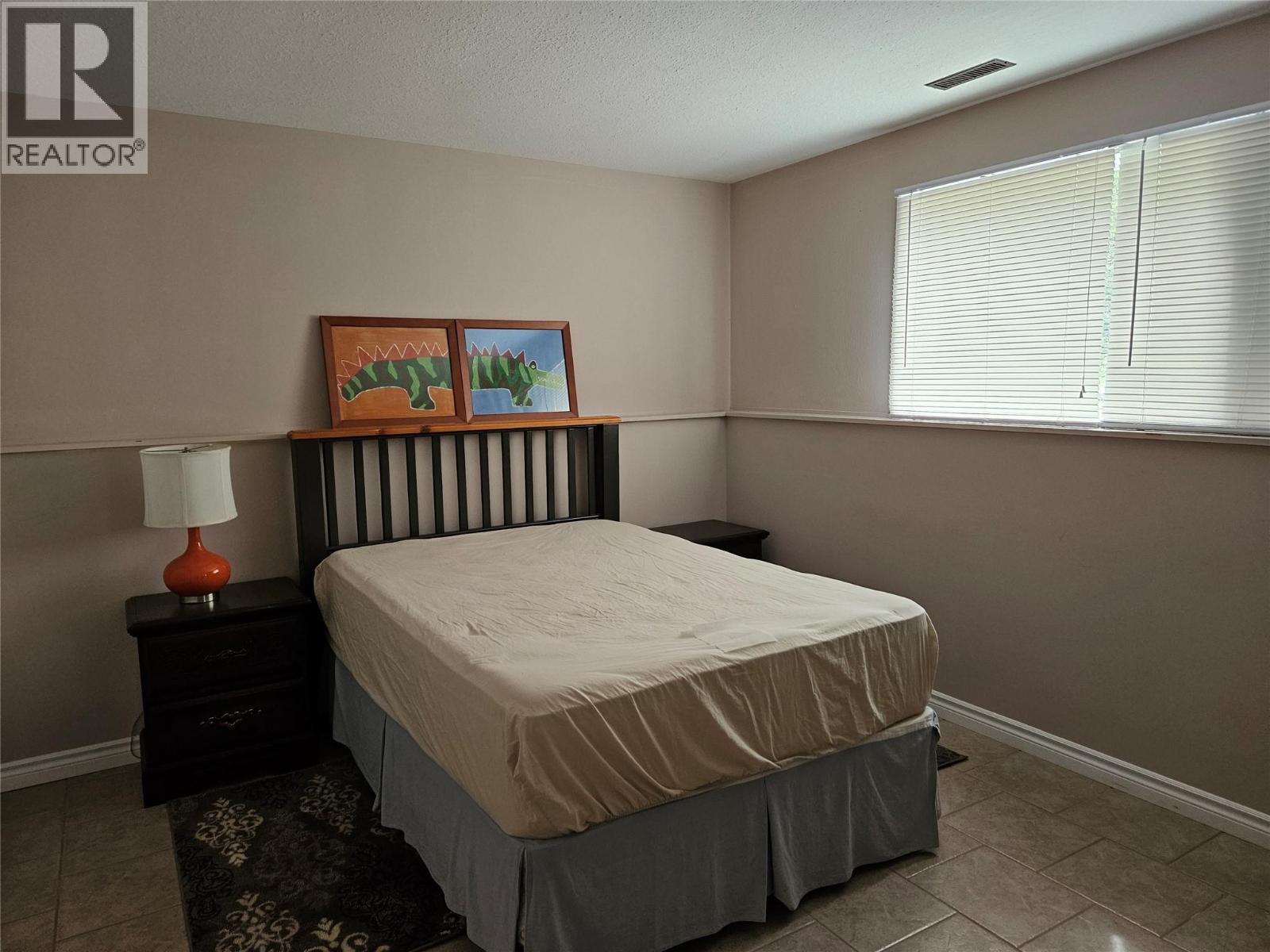 145 Mostyn Road, Arrow Park, BC - Indoor Photo Showing Bedroom