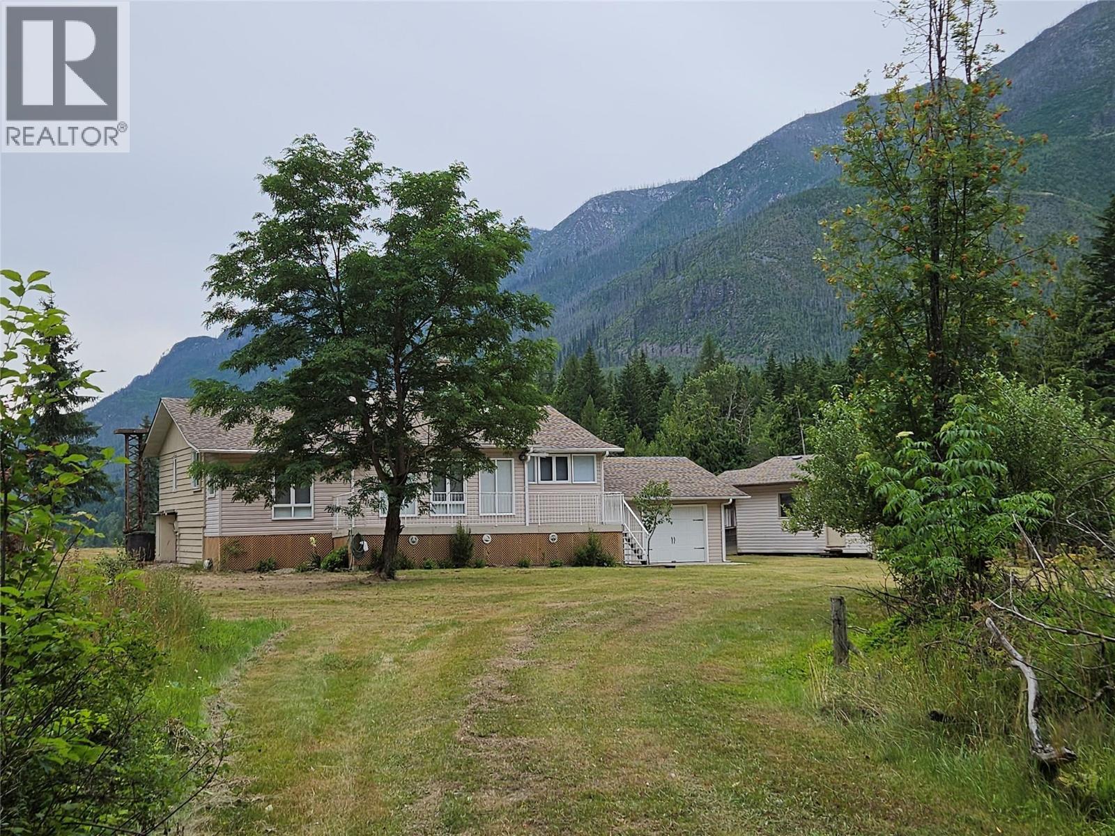 145 Mostyn Road, Arrow Park, BC - Outdoor