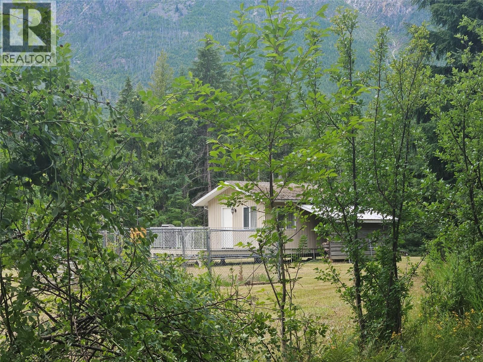 145 Mostyn Road, Arrow Park, BC - Outdoor