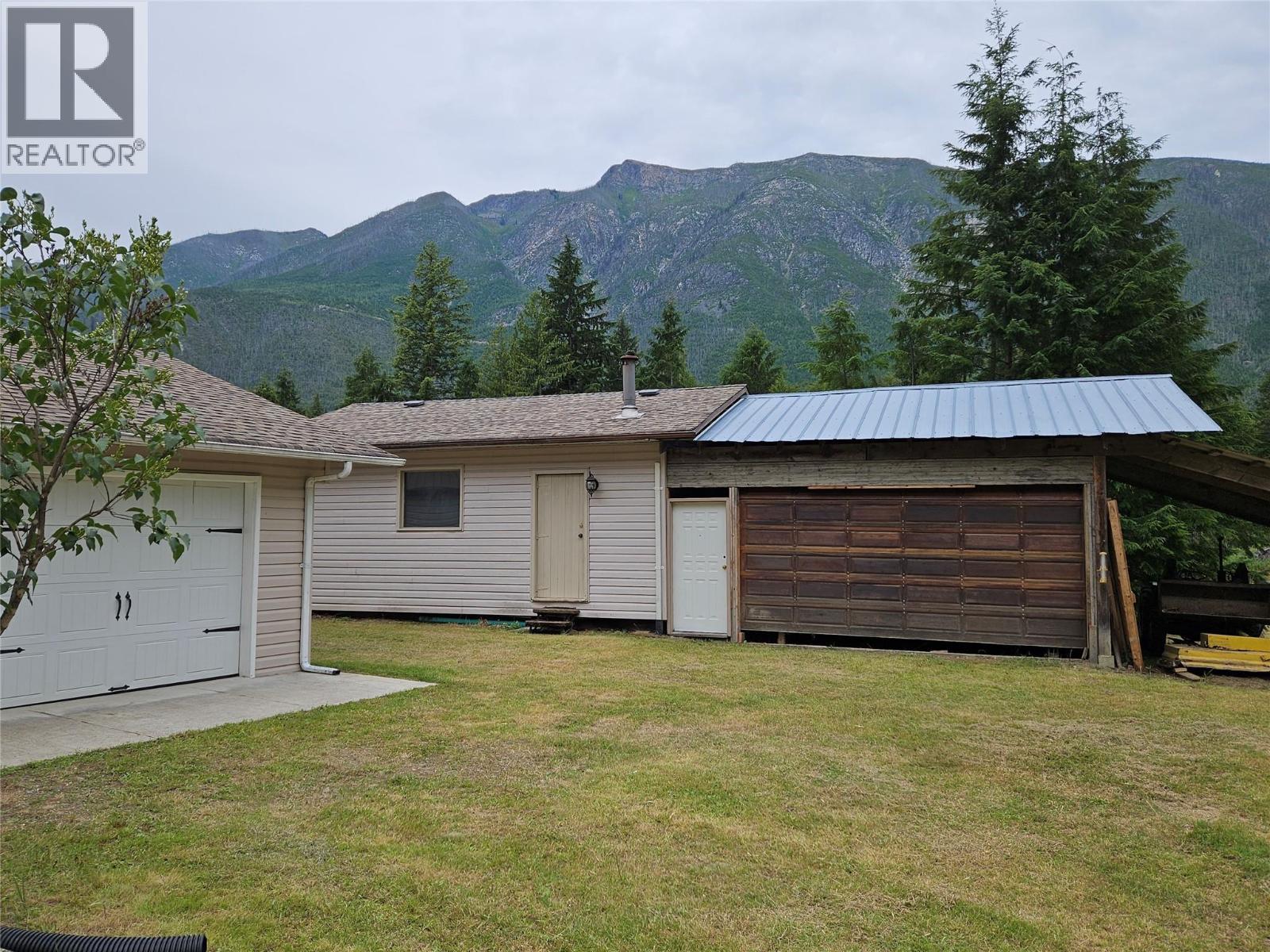145 Mostyn Road, Arrow Park, BC - Outdoor