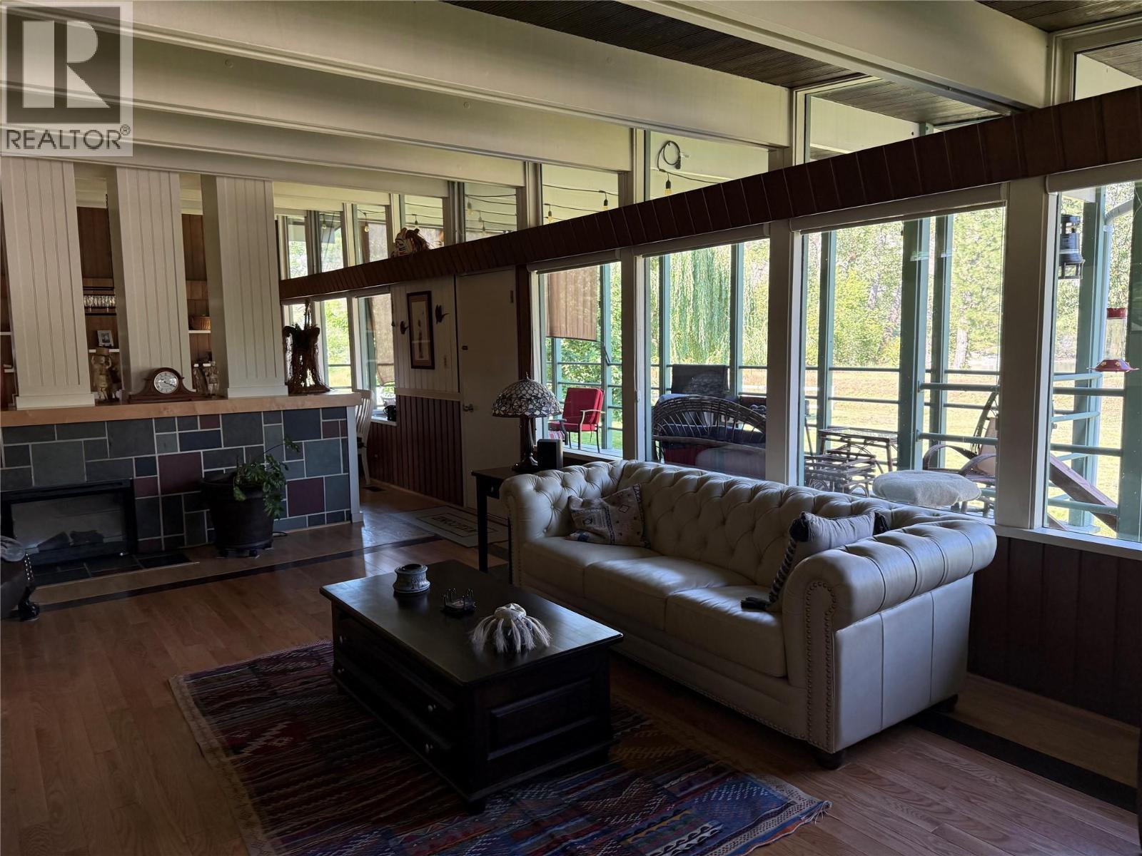 120 Arab Run Road, Kamloops, BC - Indoor Photo Showing Living Room