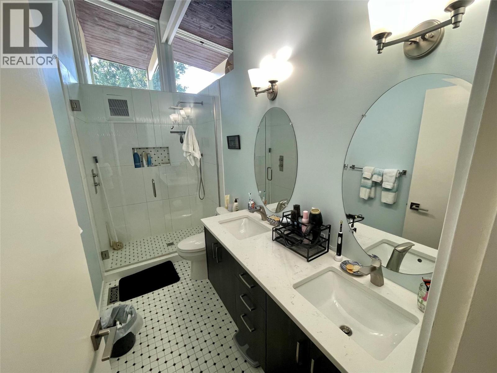 120 Arab Run Road, Kamloops, BC - Indoor Photo Showing Bathroom