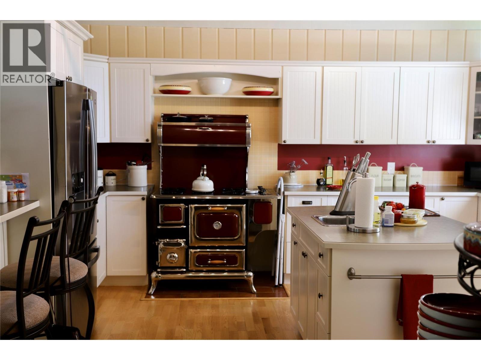 120 Arab Run Road, Kamloops, BC - Indoor Photo Showing Kitchen