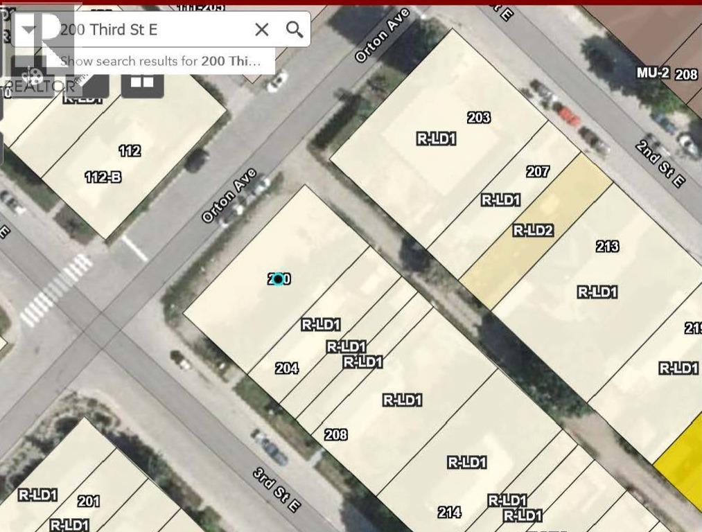 Lot info taken from City of Revelstoke Mapping System - please verify. - 200 Third Street E, Revelstoke, BC