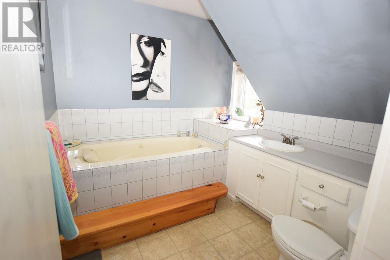 4517 Highway 17, Spragge, ON - Indoor Photo Showing Bathroom