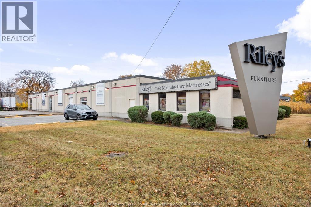 2570 Ouellette Avenue, Windsor, ON