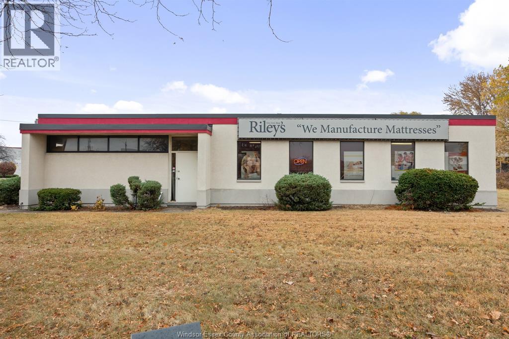 2570 Ouellette Avenue, Windsor, ON