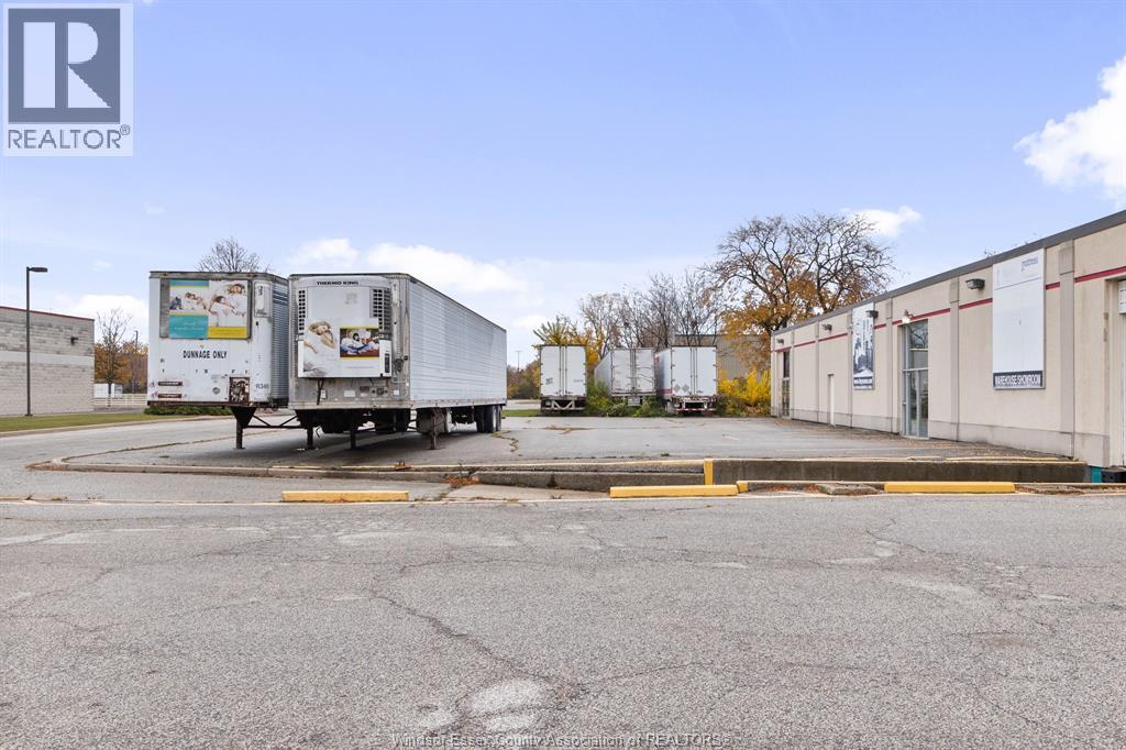 2570 Ouellette Avenue, Windsor, ON