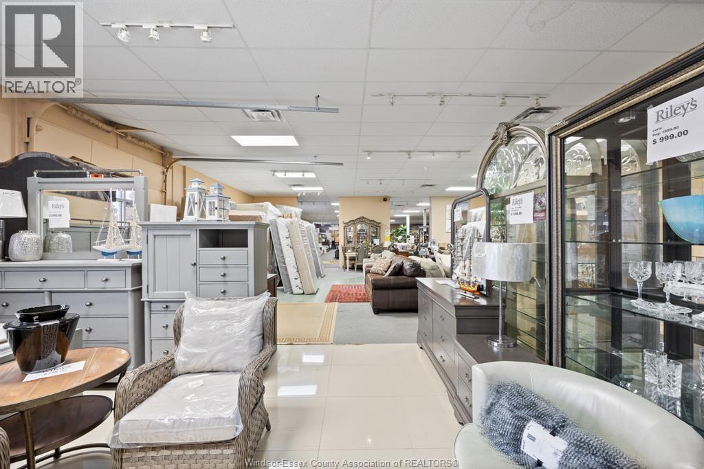 2570 Ouellette Avenue, Windsor, ON