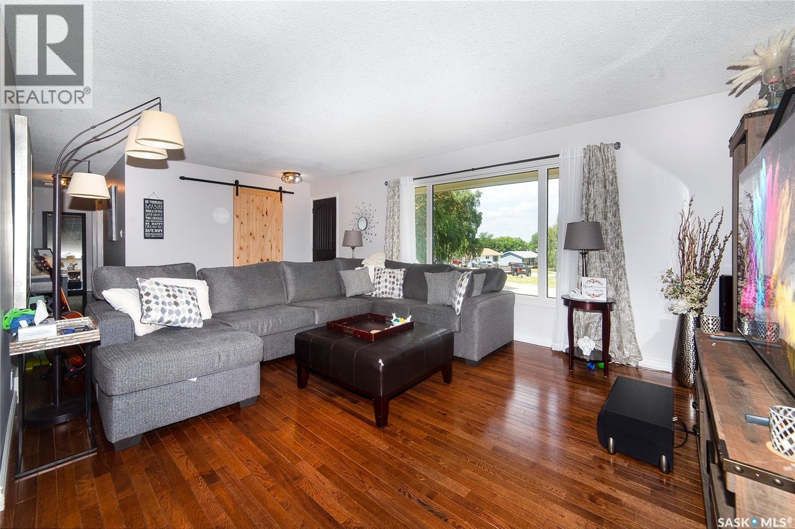 33 Birch Drive, Birch Hills, SK - Indoor Photo Showing Living Room