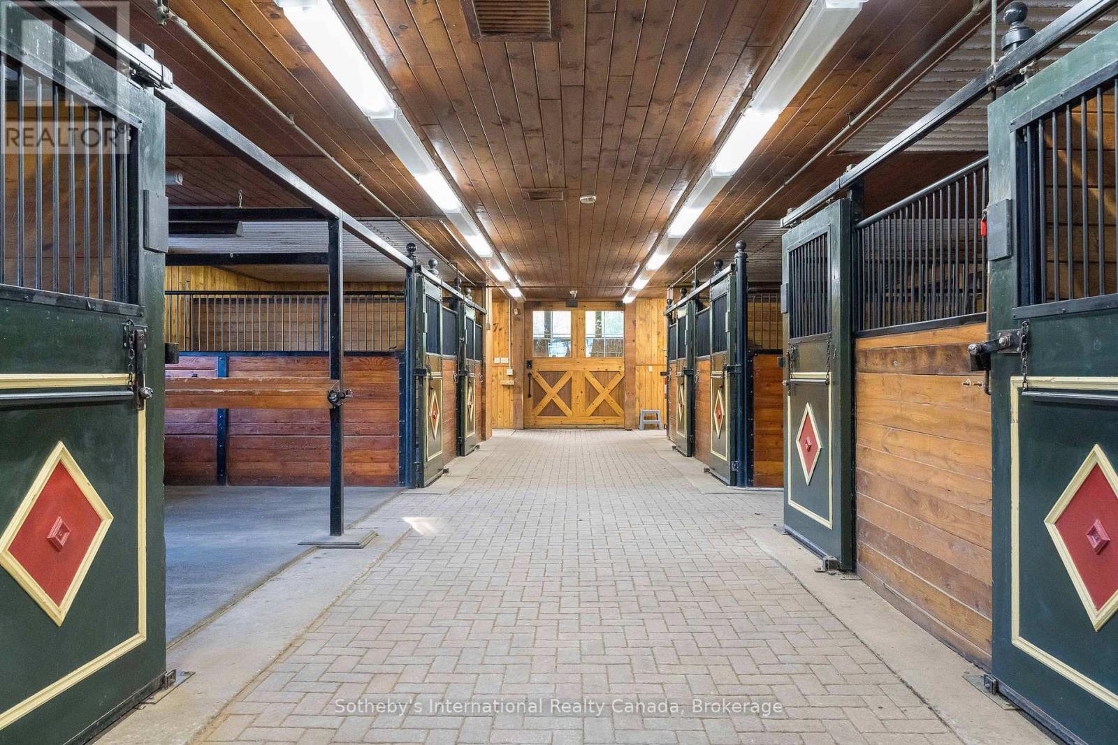 Grooming stalls, inside access to heated arena - 12800 8Th Concession, King (Nobleton), ON