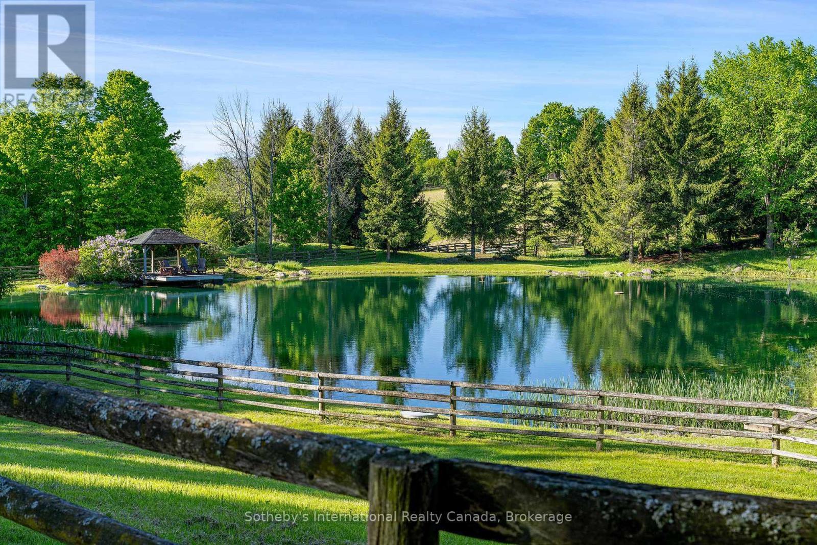 Pond with fountain and aerator and dock - 12800 8Th Concession, King (Nobleton), ON