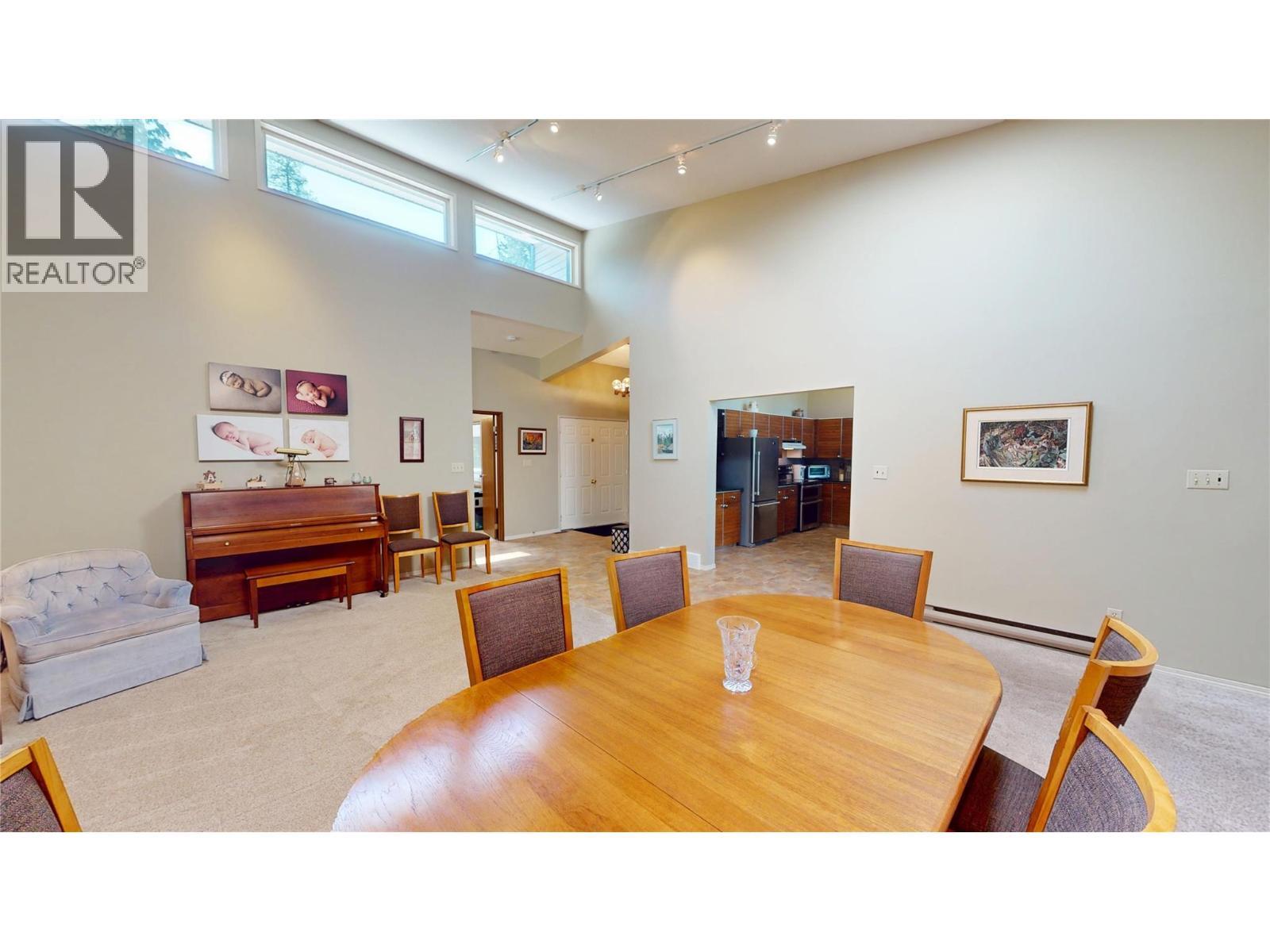 105 Castle Mountain Road, Fernie, BC - Indoor Photo Showing Dining Room